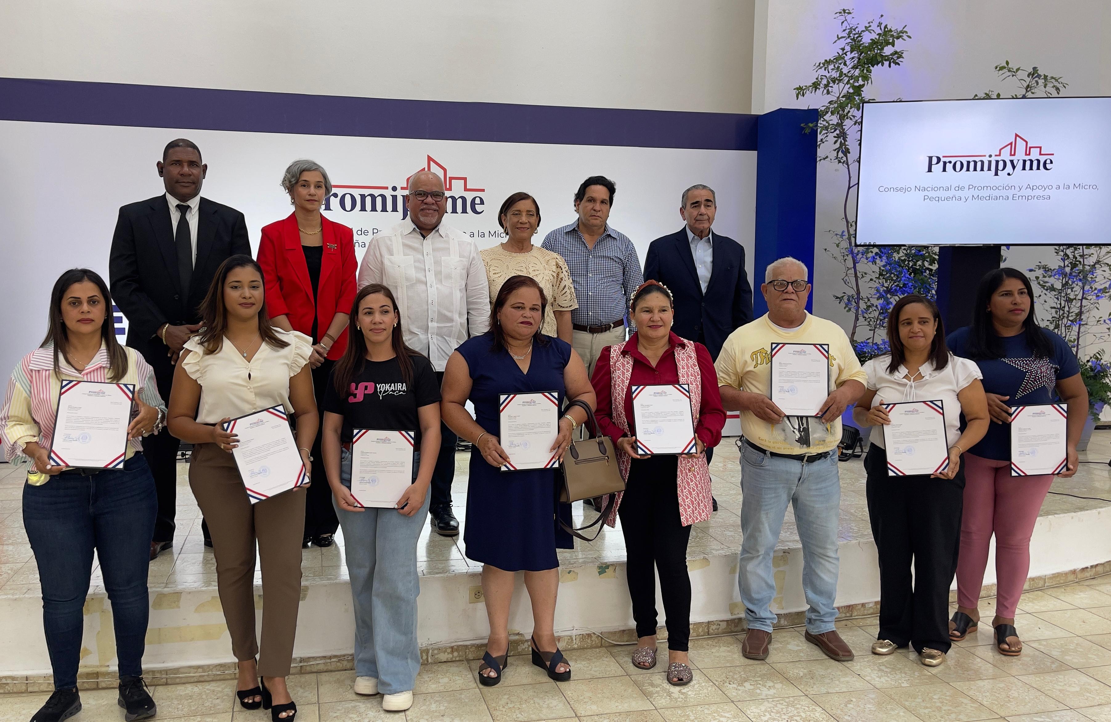 Promipyme entrega RD$110 millones en créditos a microempresarios de Montecristi y La Vega